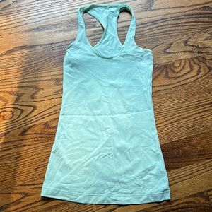 Lululemon tank